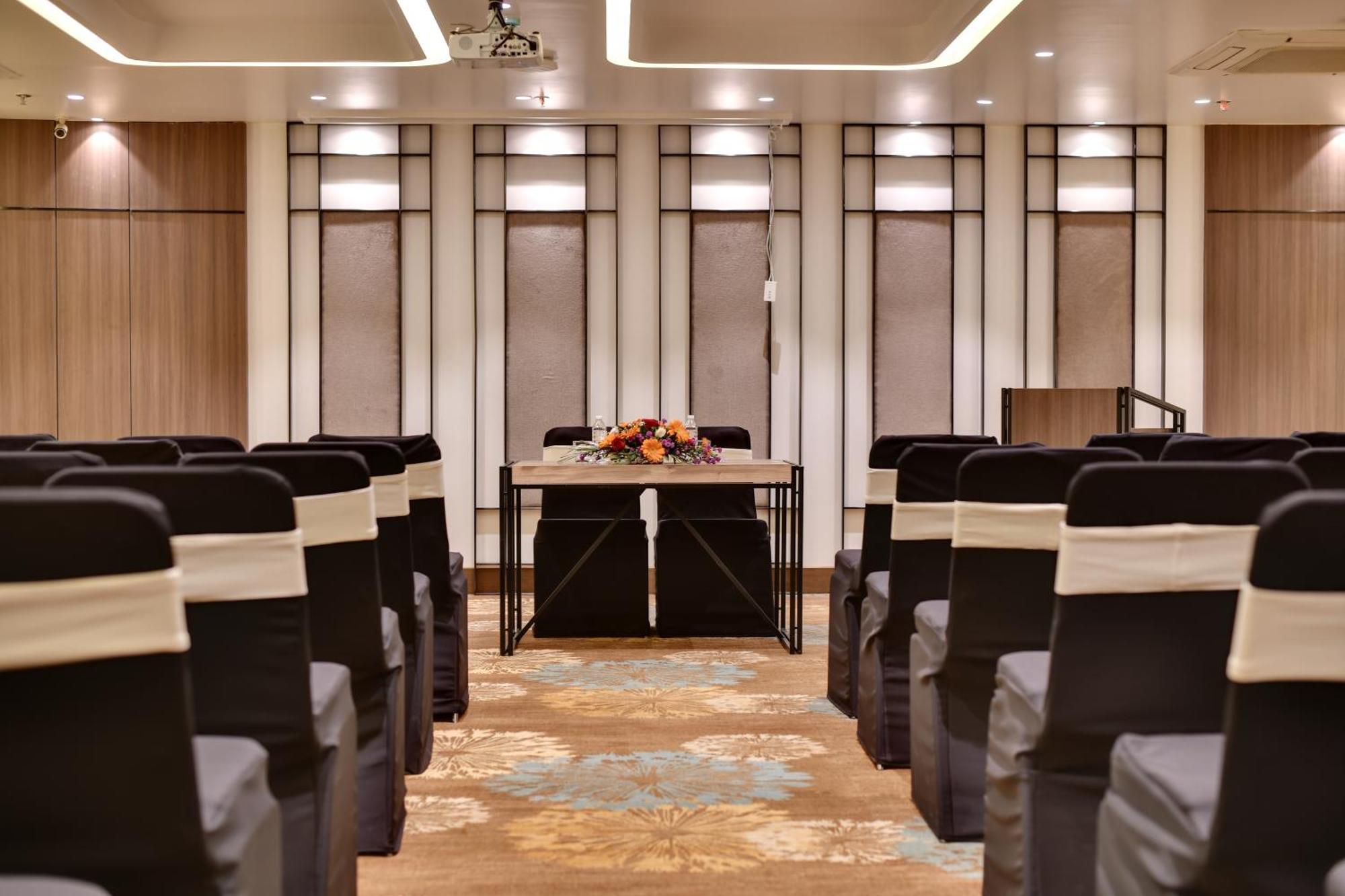 Click Hotels Andheri Midc Mumbai Dış mekan fotoğraf